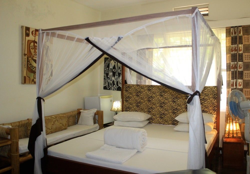 2 Friends Guest House Jinja Exterior photo
