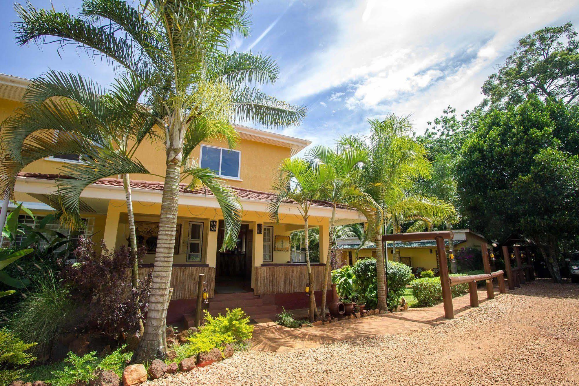2 Friends Guest House Jinja Exterior photo
